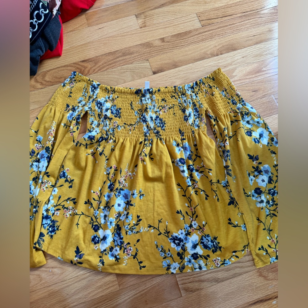 off shoulder floral top size xs